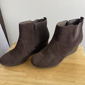 Clarks Crystal Quartz Suede Boots Side Zip Brown Wedge Booties size US 7.5 W